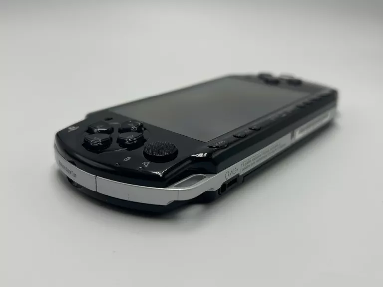 KONSOLA PRZENOŚNA SONY PLAYSTATION PSP-2004 SPRAWNA + GRY + KARTA PAMIĘCI