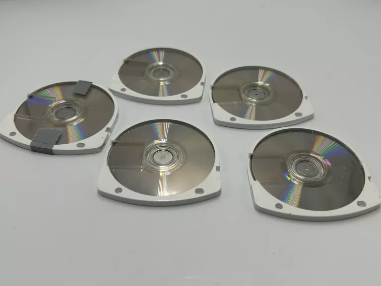KONSOLA PRZENOŚNA SONY PLAYSTATION PSP-2004 SPRAWNA + GRY + KARTA PAMIĘCI