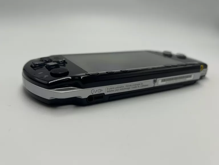 KONSOLA PRZENOŚNA SONY PLAYSTATION PSP-2004 SPRAWNA + GRY + KARTA PAMIĘCI
