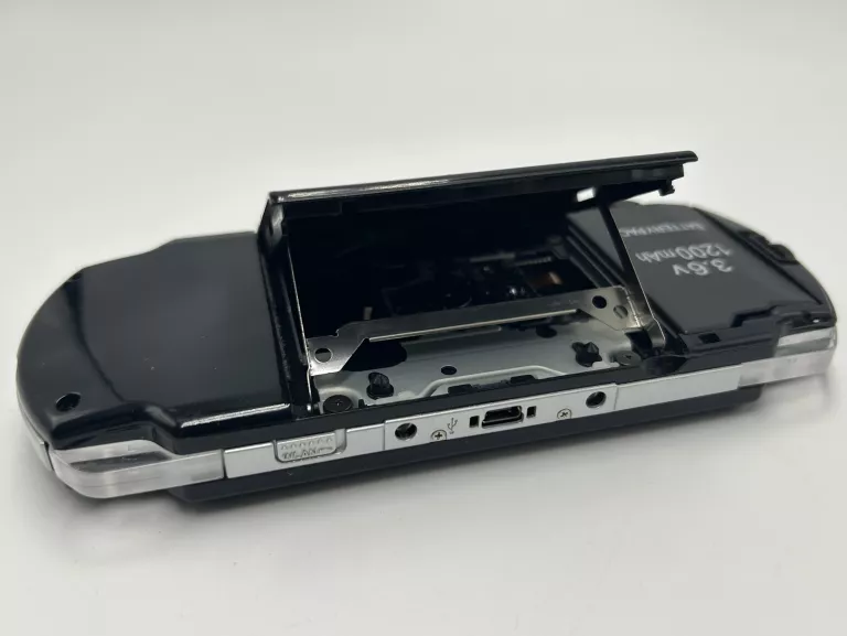 KONSOLA PRZENOŚNA SONY PLAYSTATION PSP-2004 SPRAWNA + GRY + KARTA PAMIĘCI