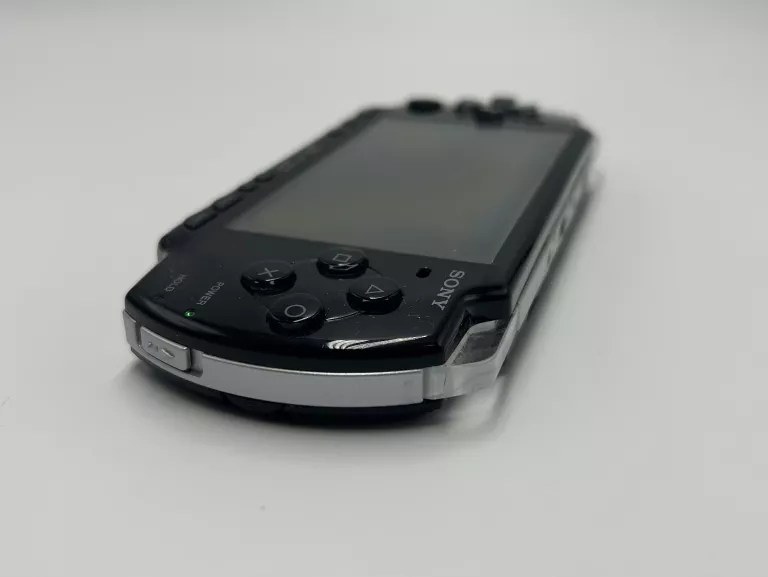 KONSOLA PRZENOŚNA SONY PLAYSTATION PSP-2004 SPRAWNA + GRY + KARTA PAMIĘCI