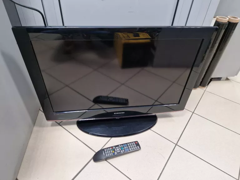 TELEWIZOR LCD SAMSUNG LE32B450 + PILOT