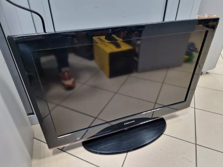 TELEWIZOR LCD SAMSUNG LE32B450 + PILOT
