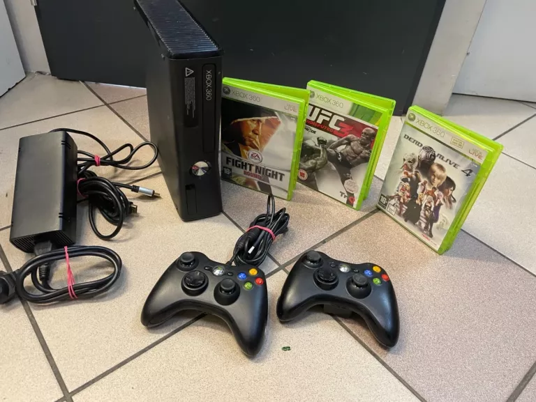 KONSOLA XBOX 360 + 2 PADY + ZAS + 3 GRY