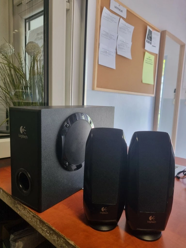 glosniki-komputerowe-21-logitech-s-220-stan-11323-2