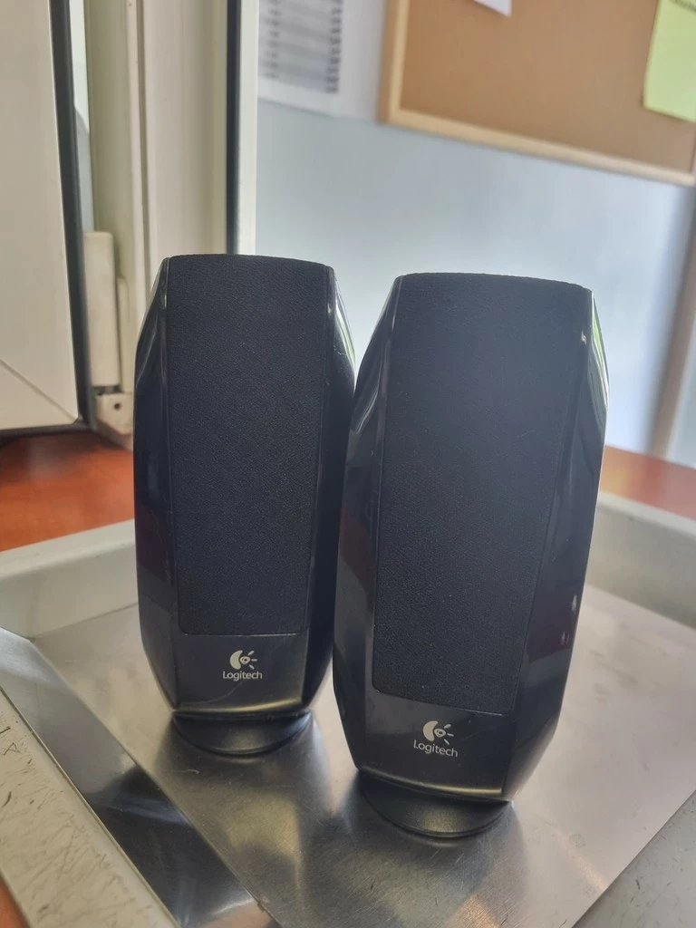 glosniki-komputerowe-21-logitech-s-220-moc-szczytowa-100