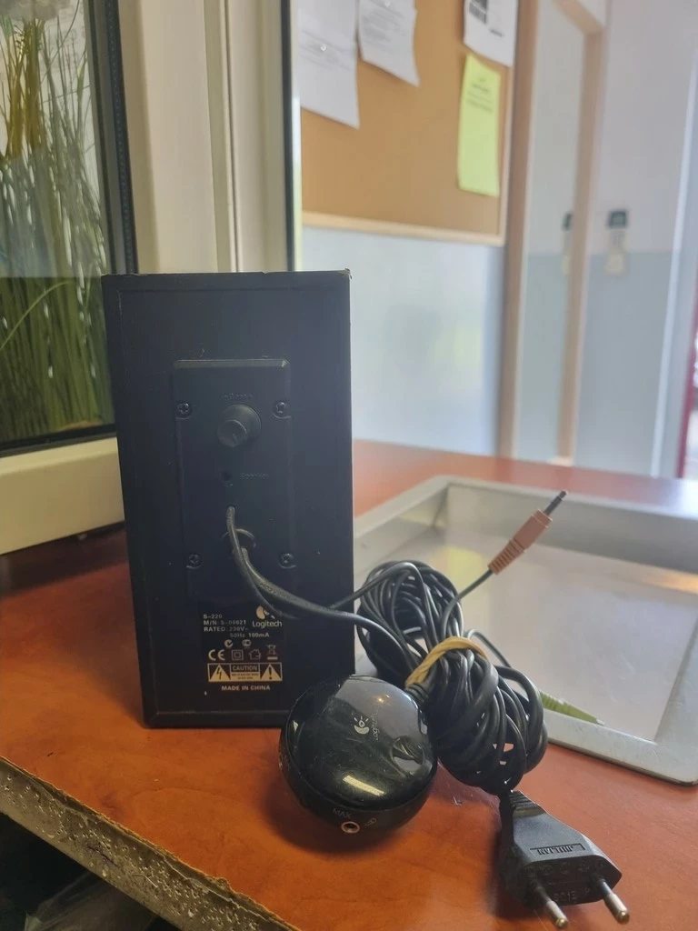 glosniki-komputerowe-21-logitech-s-220-model-s150