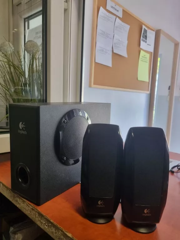 glosniki-komputerowe-21-logitech-s-220-stan-11323-2