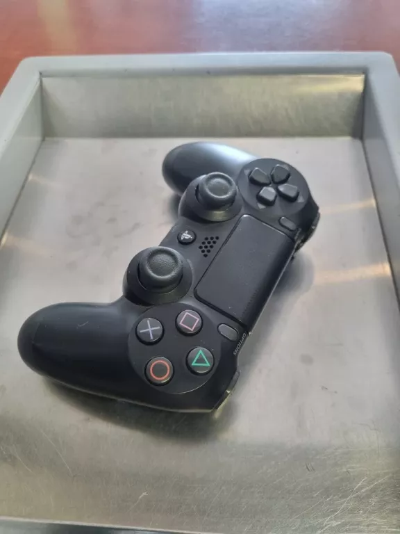 KONSOLA PLAYSTATION 4 500GB + PAD