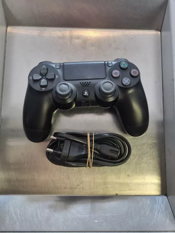 KONSOLA PLAYSTATION 4 500GB + PAD
