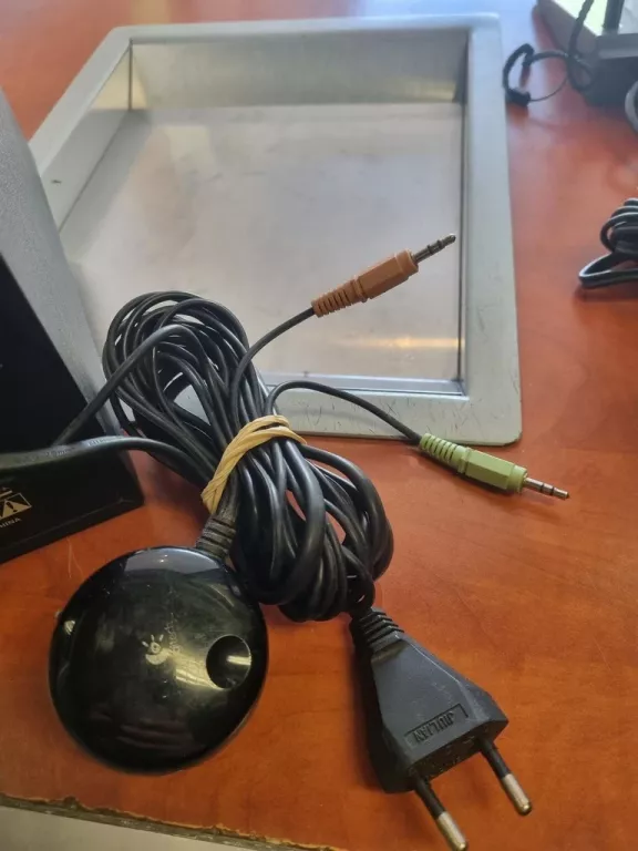 glosniki-komputerowe-21-logitech-s-220-marka-207898-234330