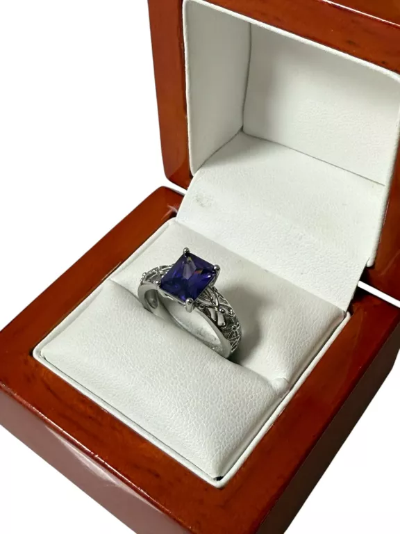 cudowny-srebrny-pierscionek-z-fioletowym-oczkiem-rozmiar-14-344g-925-material-15835-4