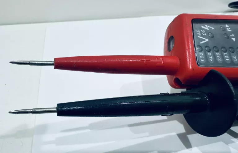 MIERNIK UNIT UT15C