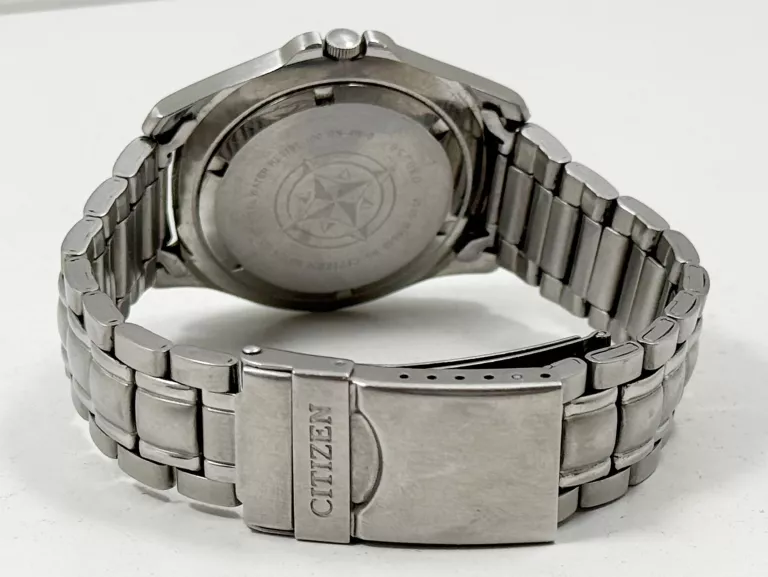 ZEGAREK MĘSKI CITIZEN SAPPHIRE WR 100 2500-R16638