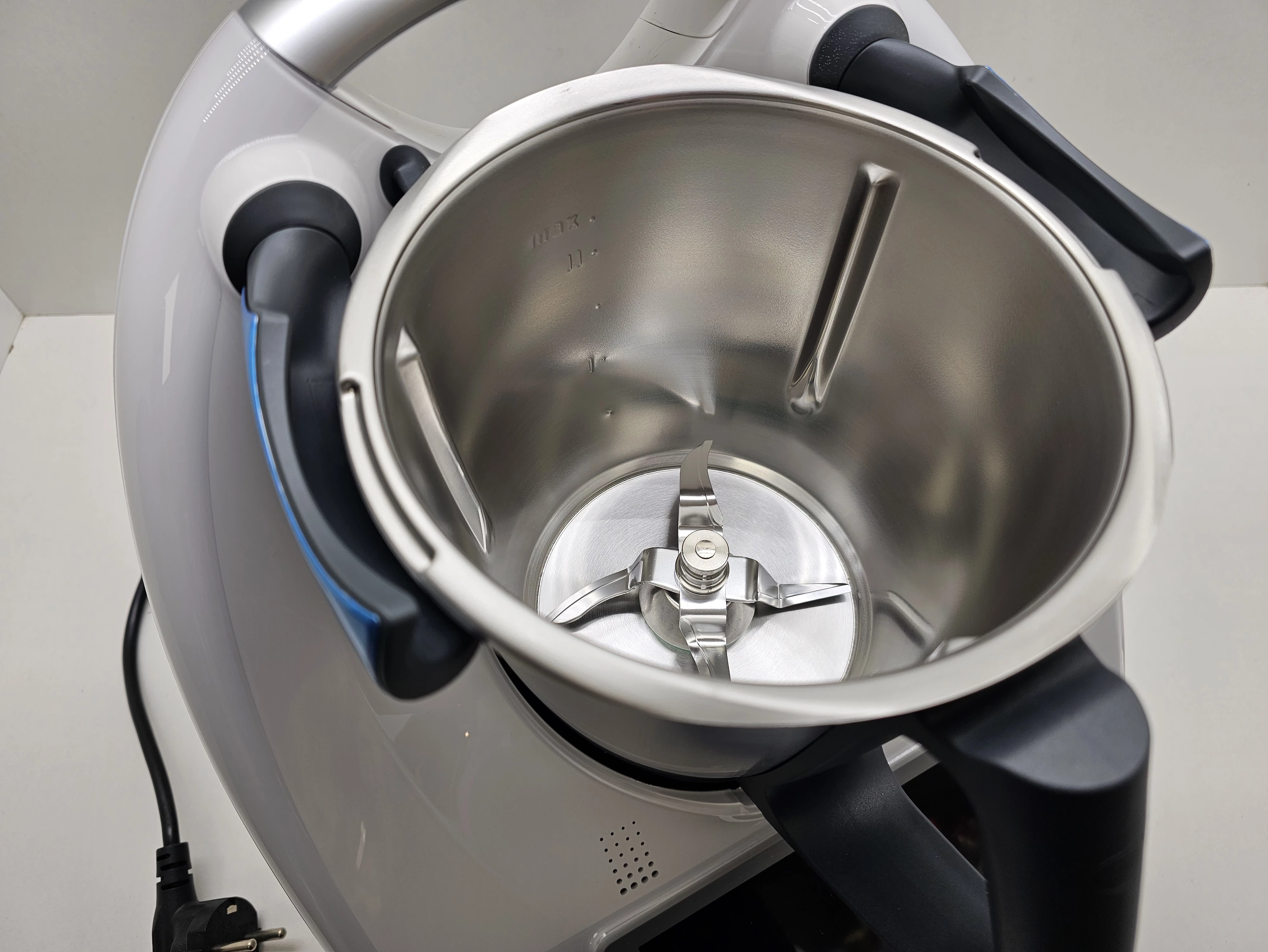 robot-kuchenny-thermomix-tm-6-bialy-kolor-dominujacy-129357-2