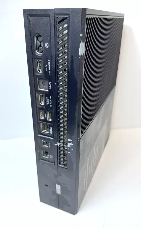 KONSOLA MICROSOFT XBOX ONE 1TB MODEL 1540 +KINECT 2.0 DLA XBOX ONE