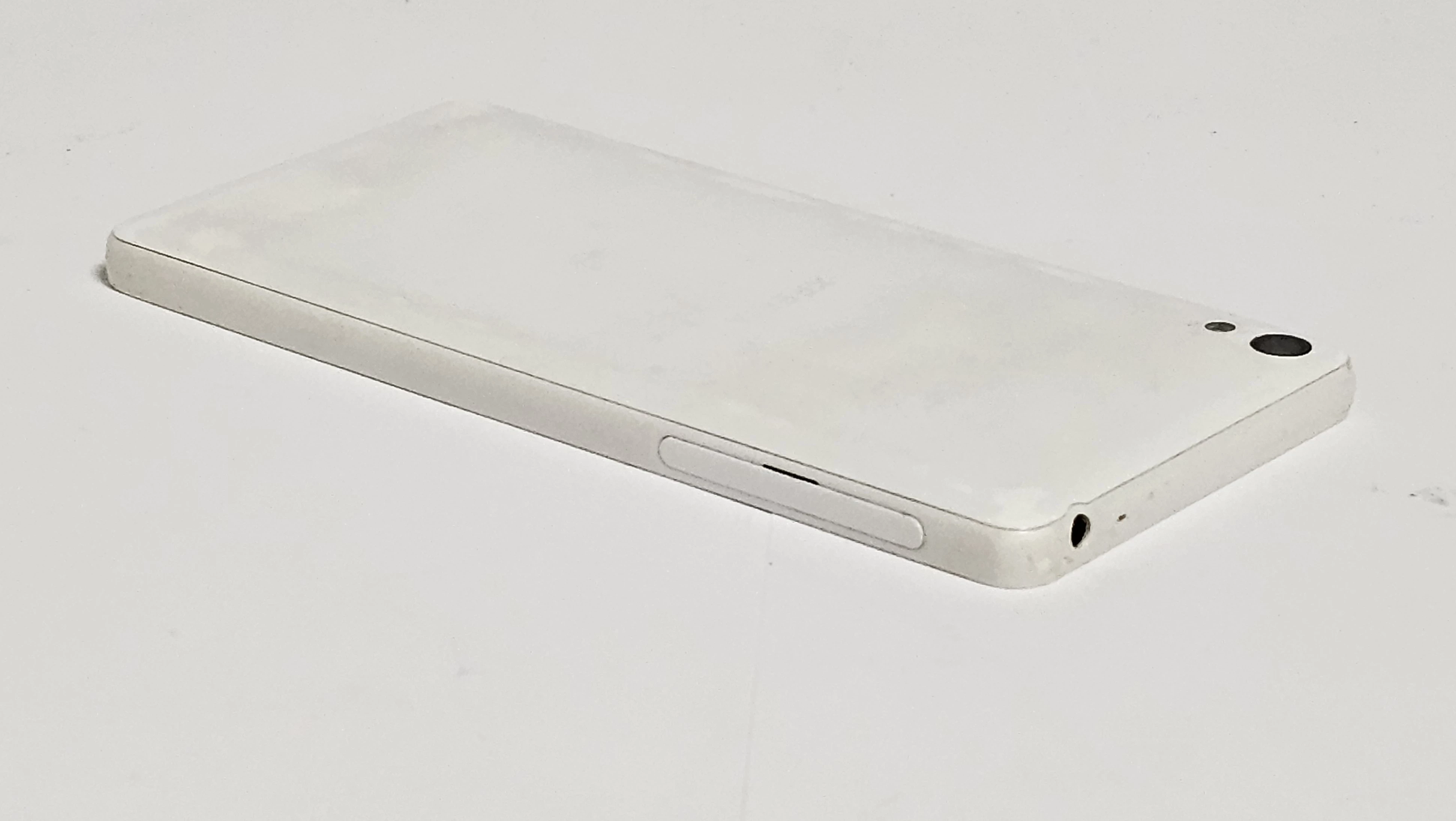 telefon-sony-xperia-e5-15-gb-16-gb-4g-lte-bialy-kolor-127448-2