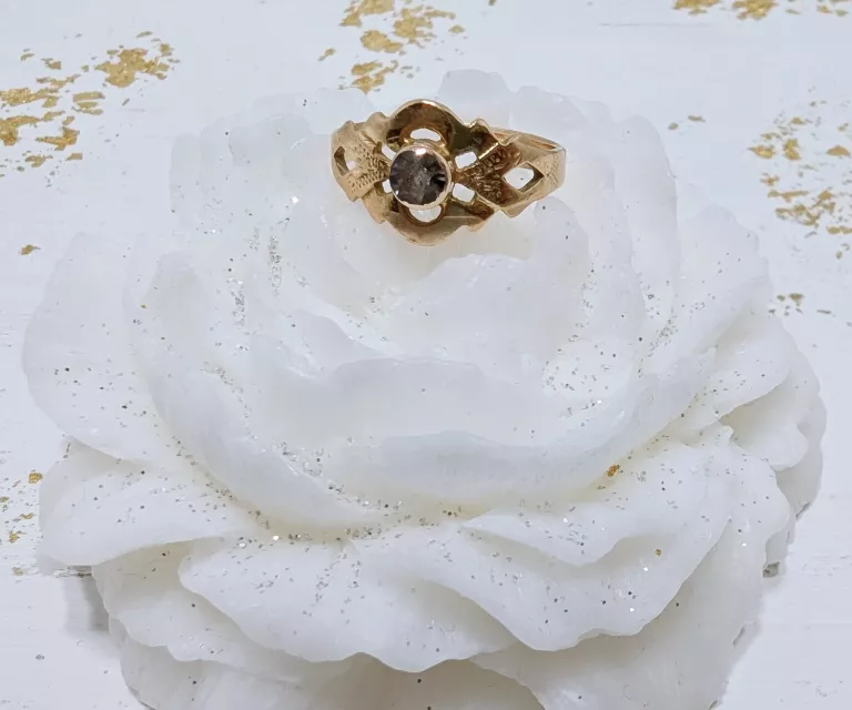PIERŚCIONEK W STYLU VINTAGE R18 3,13G 585