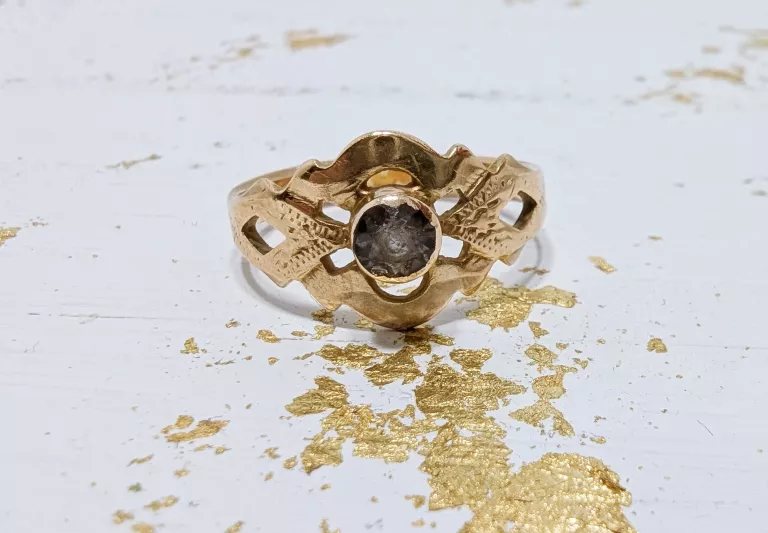 PIERŚCIONEK W STYLU VINTAGE R18 3,13G 585
