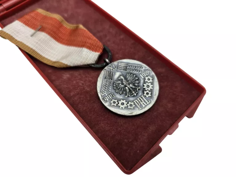 MEDAL WALKA PRACA SOCJALIZM PRL