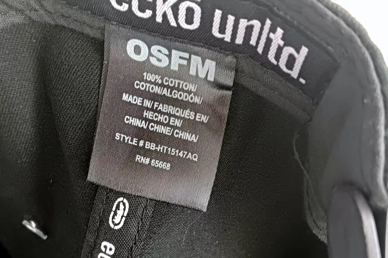 CZAPKA Z DASZKIEM ECKO UNLTD CZARNO-CZERWONA