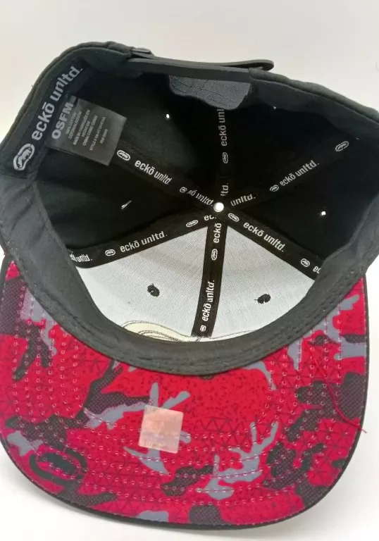 CZAPKA Z DASZKIEM ECKO UNLTD CZARNO-CZERWONA
