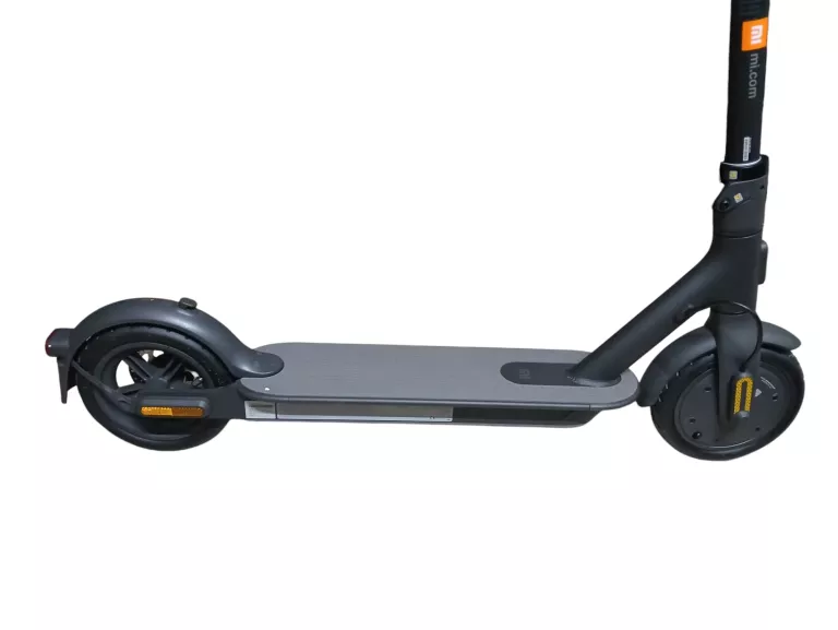 HULAJNOGA ELEKTRYCZNA XIAOMI MI ELECTRIC SCOOTER ESSENTIAL 20KM/H