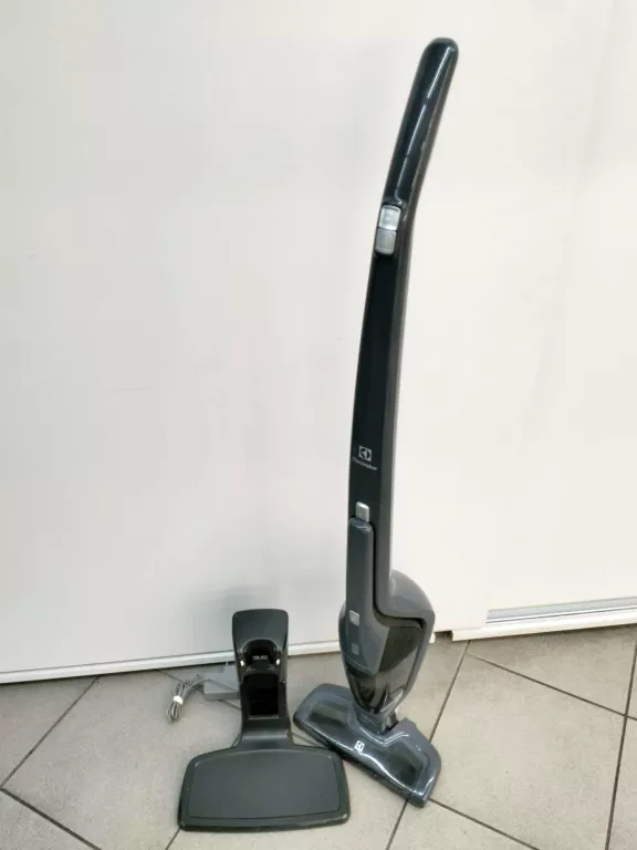 ODKURZACZ PIONOWY ELECTROLUX ERGORAPIDO CLASSIC EER77MBM SŁABA BATERIA