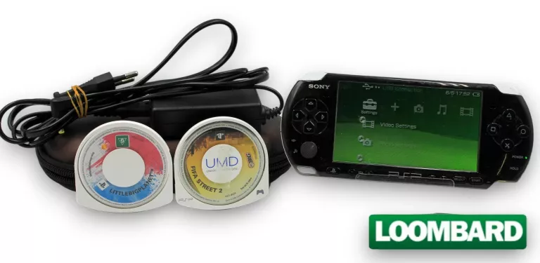 KONSOLA SONY PSP SLIM 3004 + KARTA PAMIĘCI 8 GB, ŁADOWARKA, ETUI, GRY