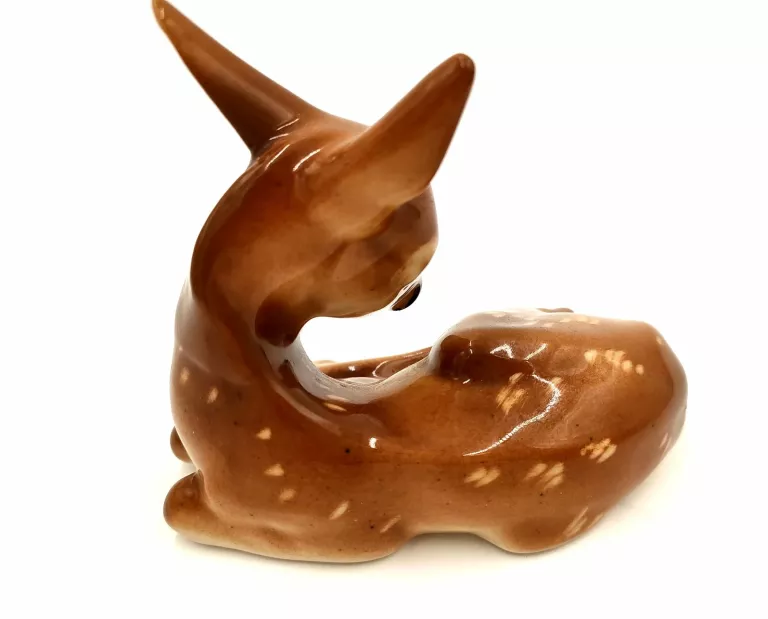FIGURKA SARENKA LEŻĄCA PORCELIT CHODZIEŻ