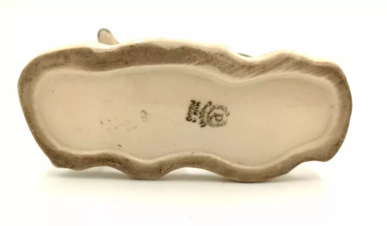 FIGURKA SARENKA STOJĄCA PORCELIT CHODZIEŻ