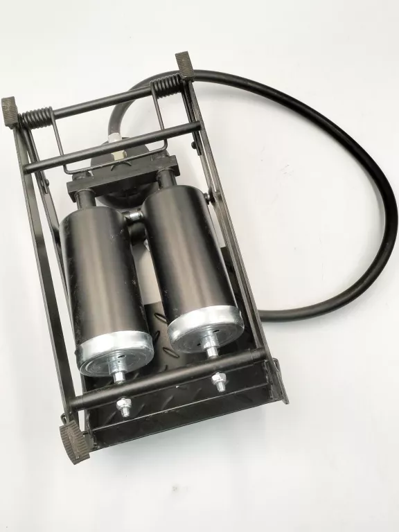 YATO YT-7350 POMPKA NOŻNA DWUTŁOKOWA Z MANOMETREM