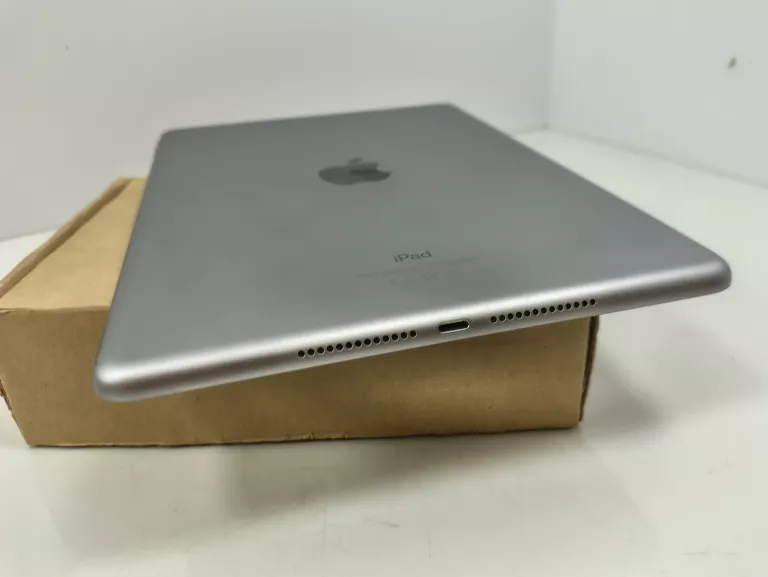 TABLET APPLE IPAD 6 GENERACJI A1893 9,7" 2 GB / 32 GB