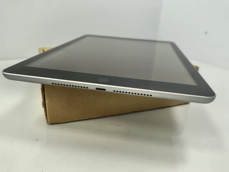 TABLET APPLE IPAD 6 GENERACJI A1893 9,7" 2 GB / 32 GB
