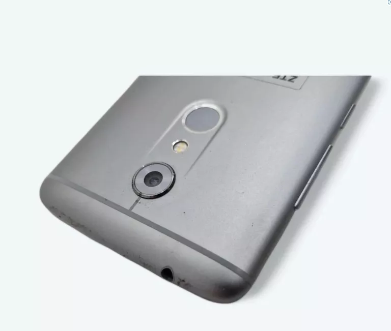 TELEFON ZTE AXON 7