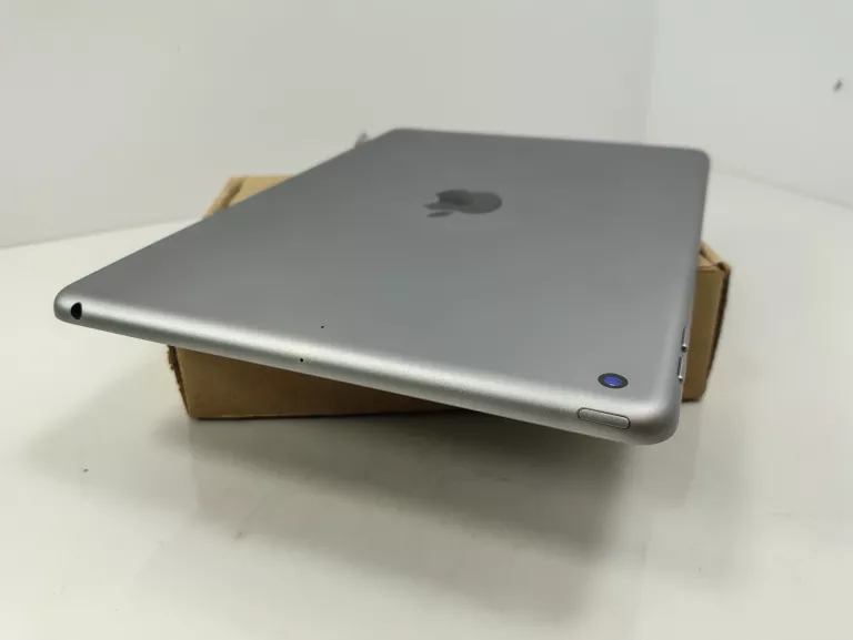 TABLET APPLE IPAD 6 GENERACJI A1893 9,7" 2 GB / 32 GB