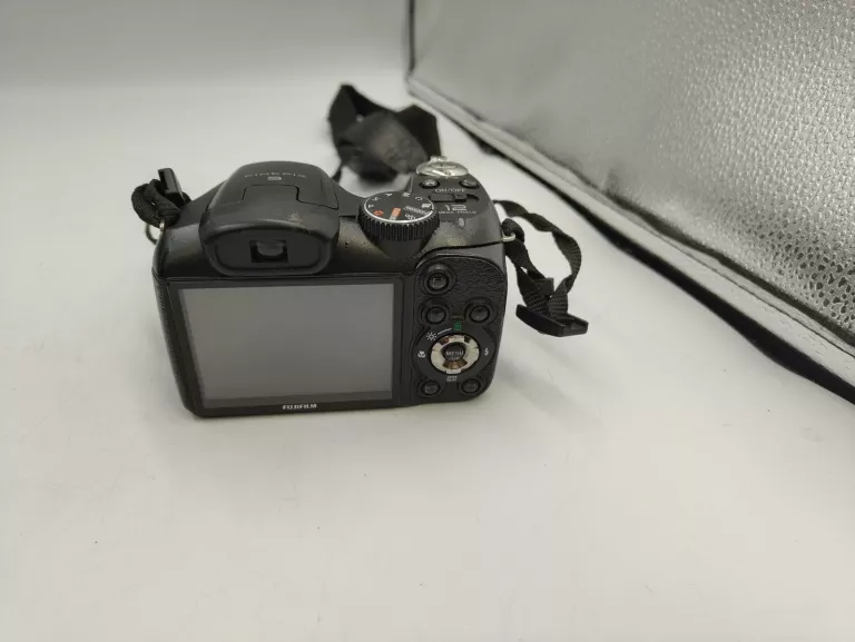 APARAT FUJIFILM FINEPIX S1800