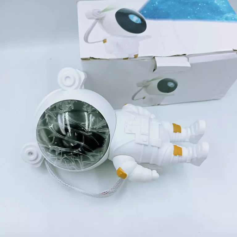 PROJEKTOR GWIAZD LAMPKA NOCNA RZUTNIK DLA DZIECI ASTRONAUTA