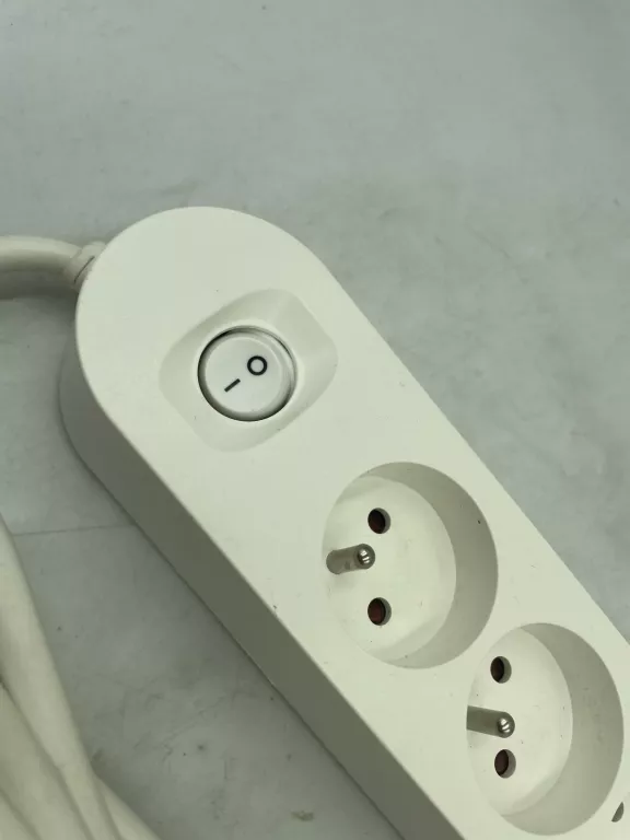 IKEA KOPPLA PRZEDŁUŻACZ 4 GNIAZDKA/2 PORTY USB, BIAŁY, 3.0 M