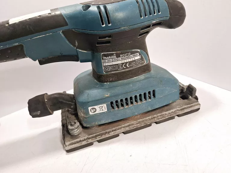 SZLIFIERKA OSCYLACYJNA MAKITA 190W BO3710