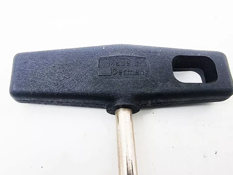 PROMAT - KLUCZ NASADOWY TRZPIENIOWY T (12MM)