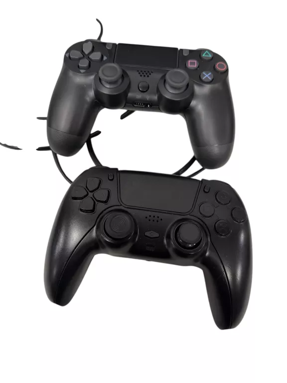 KONSOLA PS4 1TB +2 PADY + 4 GRY