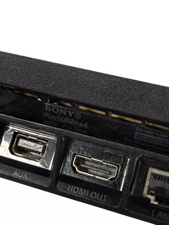 KONSOLA PS4 1TB +2 PADY + 4 GRY
