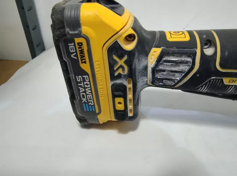 SZLIFIERKA KĄTOWA DEWALT DCG406