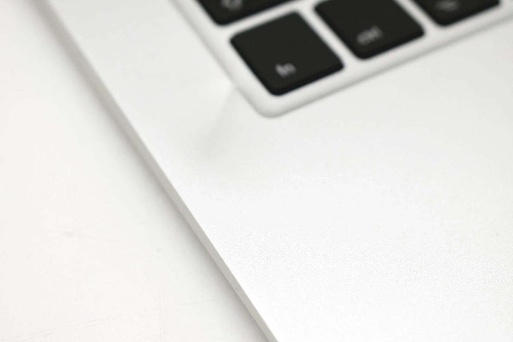 laptop-macbook-a1466-pojemnosc-dysku-128