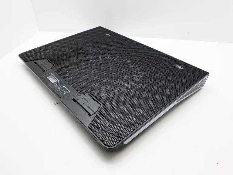 PODSTAWKA CHŁODZĄCA MAD DOG GCP600 RGB