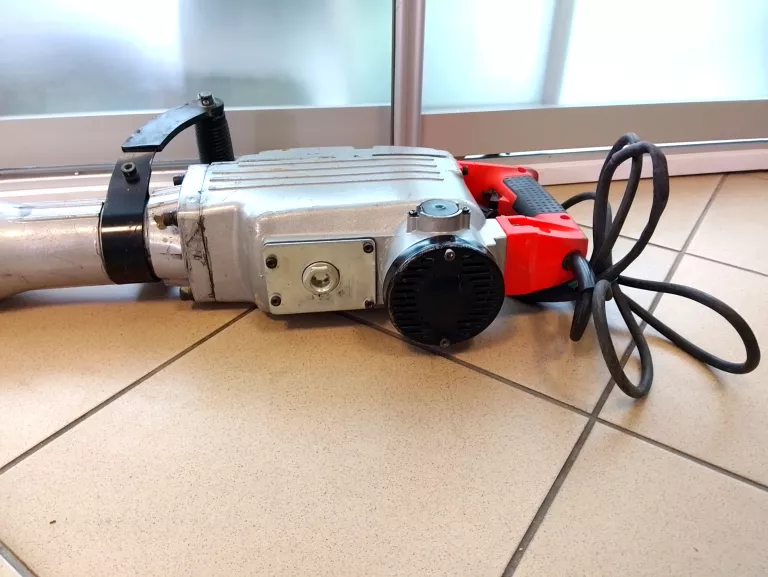 MŁOT WYBURZENIOWY PRZEWODOWY VERTEX 1700W 65A