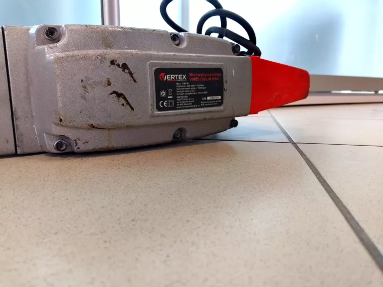 MŁOT WYBURZENIOWY PRZEWODOWY VERTEX 1700W 65A