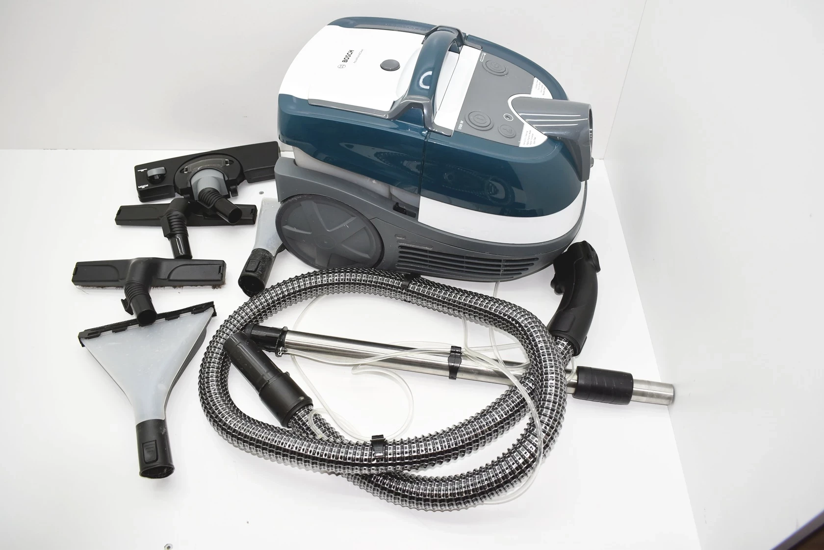 odkurzacz-bosch-aqua-wash-clean-bwd41720-ean-gtin-4242005162017