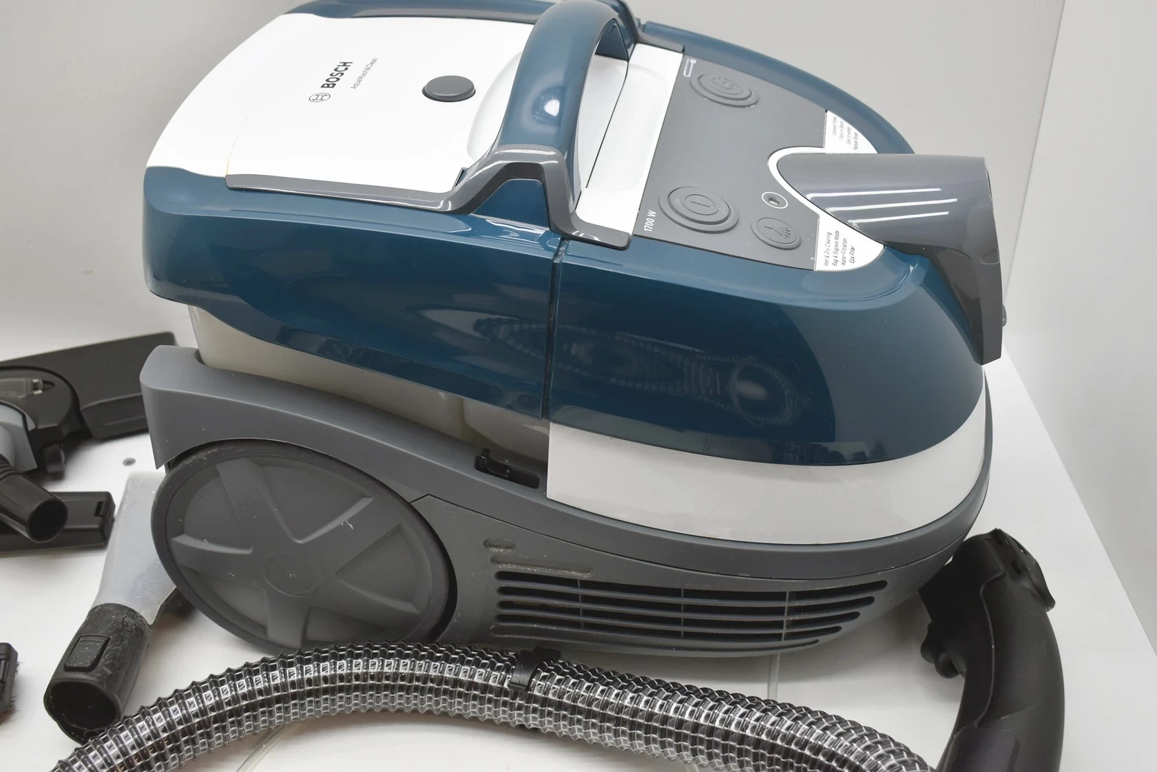 odkurzacz-bosch-aqua-wash-clean-bwd41720-kolor-dominujacy-129357-9